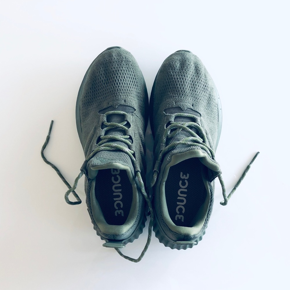 ADIDAS • bounce size 8 unisex sneakers